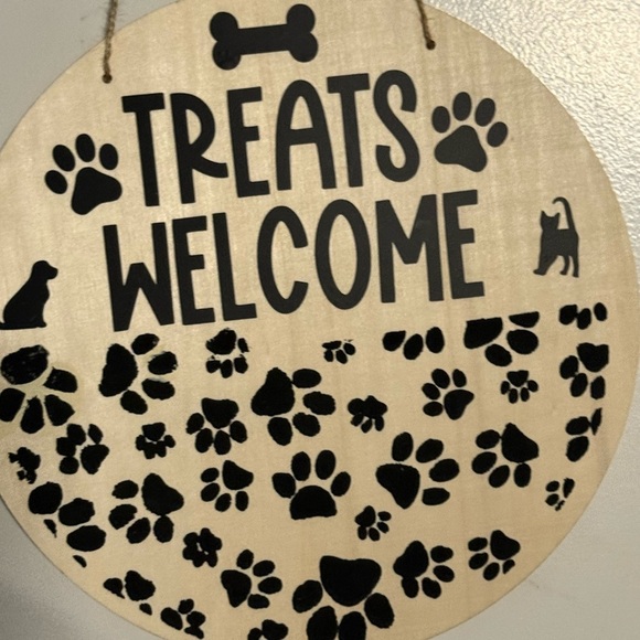 Dog Treats Welcome Sign - Black and Tan - Picture 2 of 3